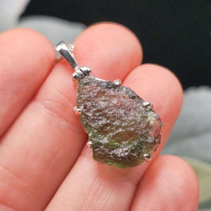 Silver Moldavite Pendant – Transformation, Intuition & Spiritual Awakening
