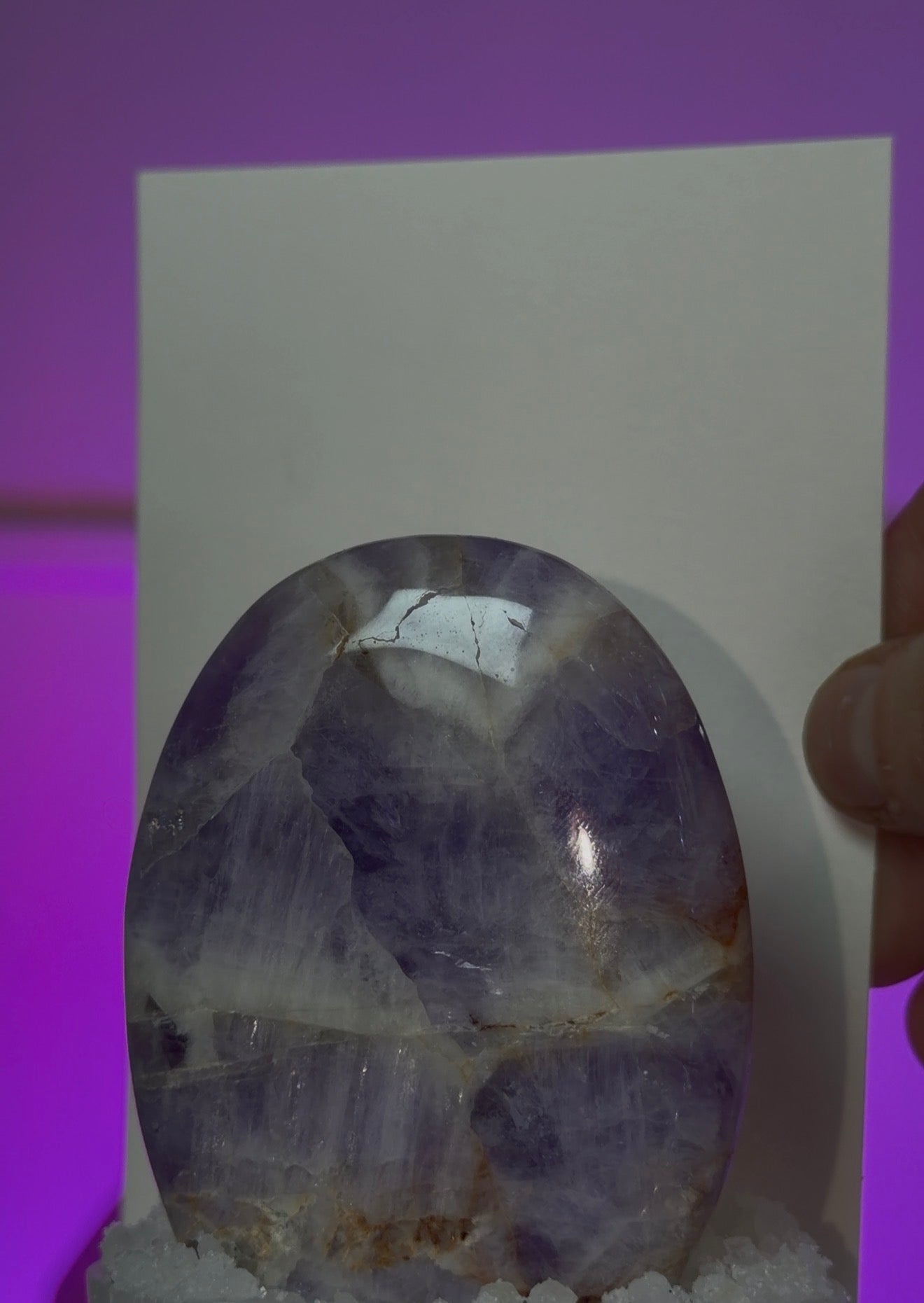 Chevron Amethyst Palm Stone – Clarity, Calm & Spiritual Insight