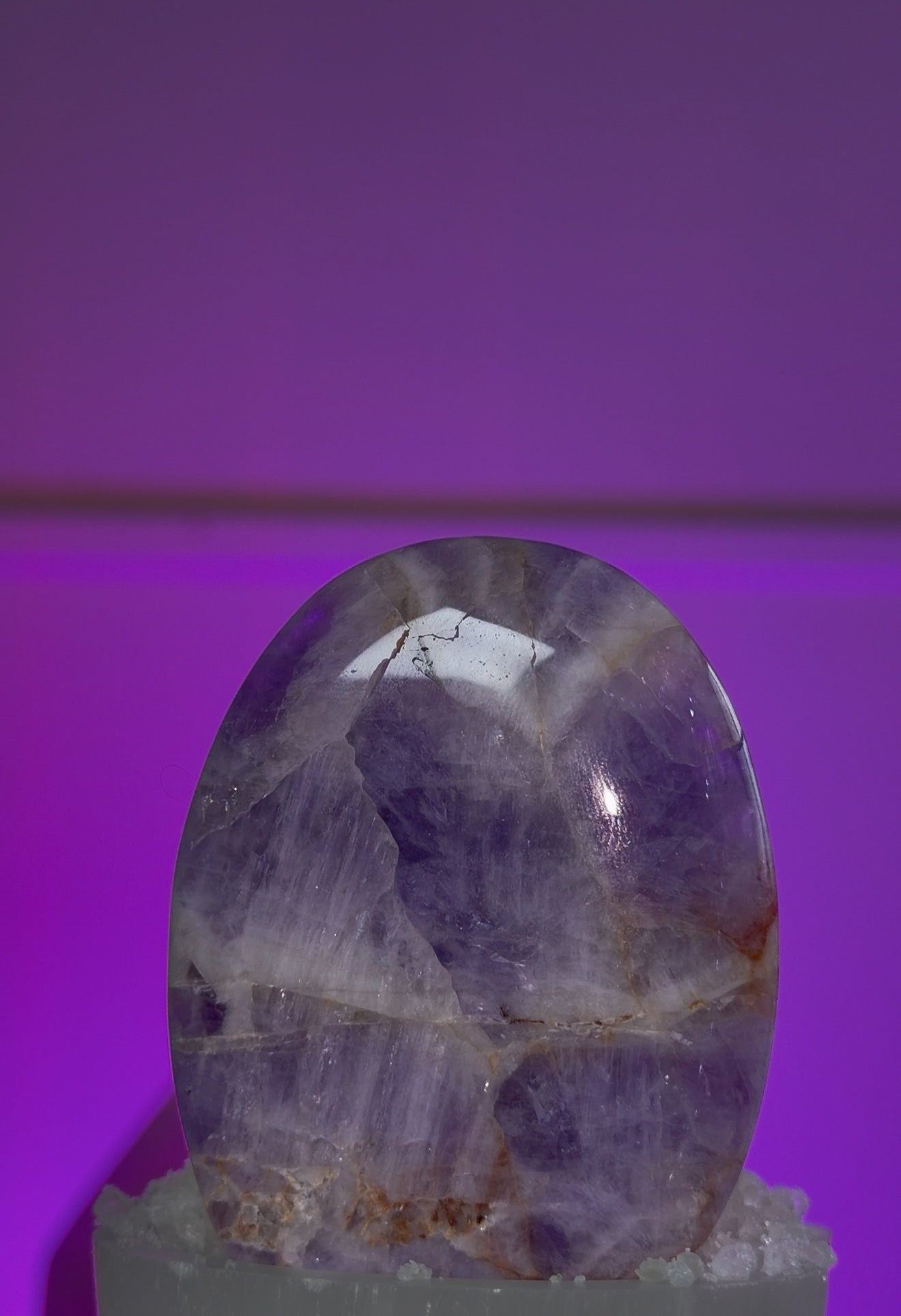 Chevron Amethyst Palm Stone – Clarity, Calm & Spiritual Insight