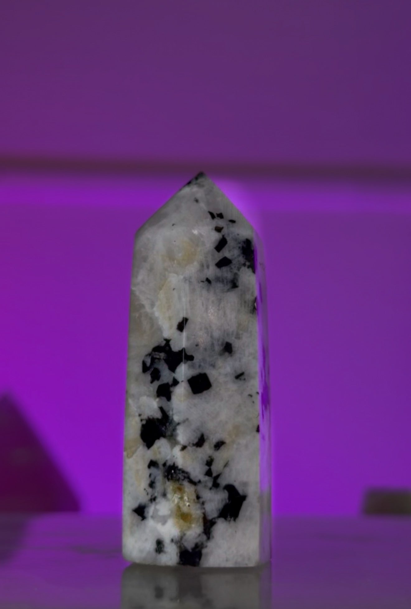 Rainbow Moonstone – Intuition, Balance & Divine Feminine Energy