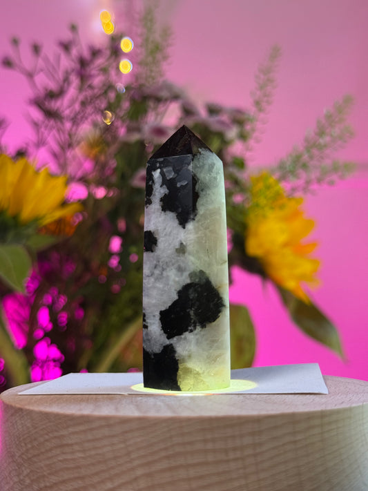 Rainbow Moonstone – Intuition, Balance & Divine Feminine Energy