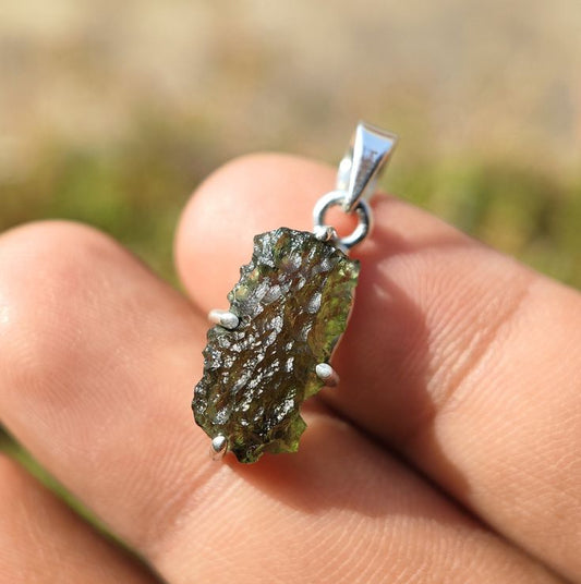 Silver Moldavite Pendant – Transformation, Intuition & Spiritual Awakening